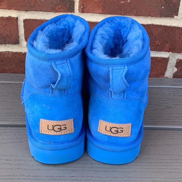 UGG Classic Mini Shearling Lined Boots - Picture 4 of 11